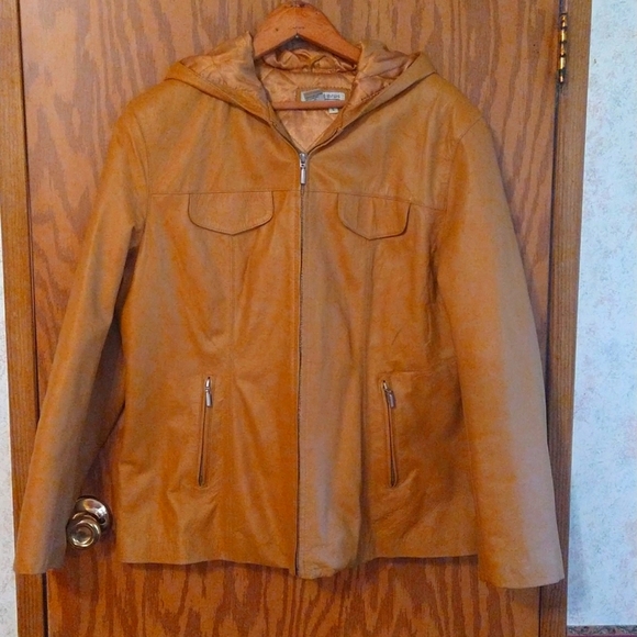 newport news  Camel Leather Jacket  lined and warm  size large - Picture 1 of 5
